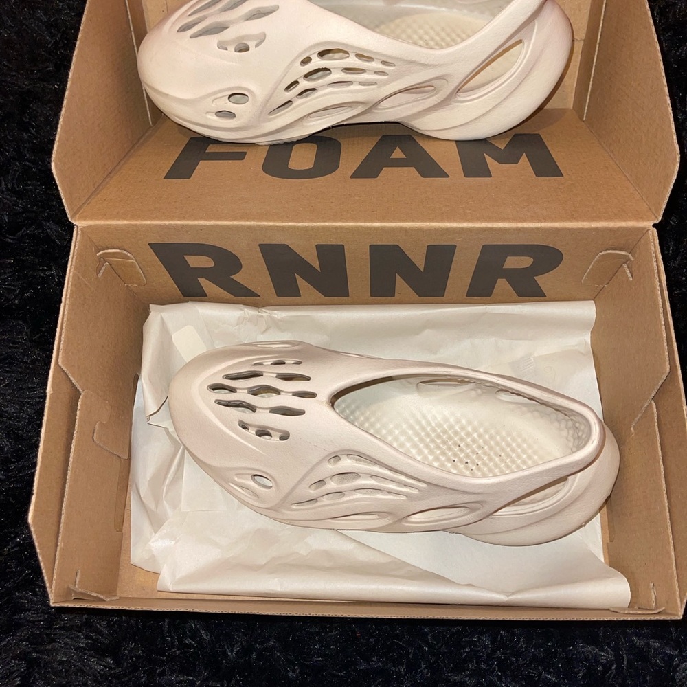 Authentic Yeezy Foam Runner “SAND”